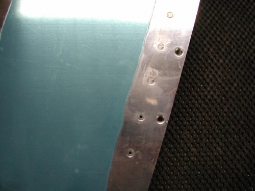 Top rib aft rivets