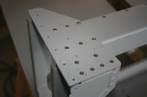 Flush rivets for rollbar plate