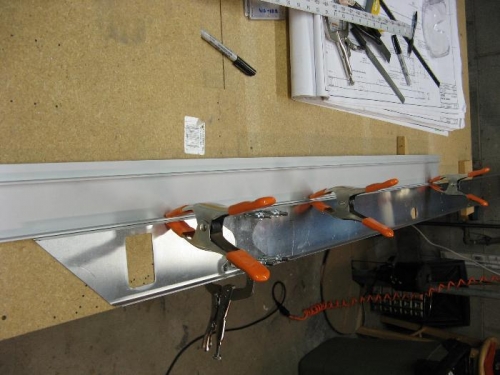 Spar channels held straight for Splice Plate attachment