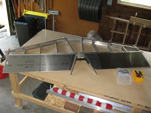 Locating side to side position of elevators before riveting root rib assembly