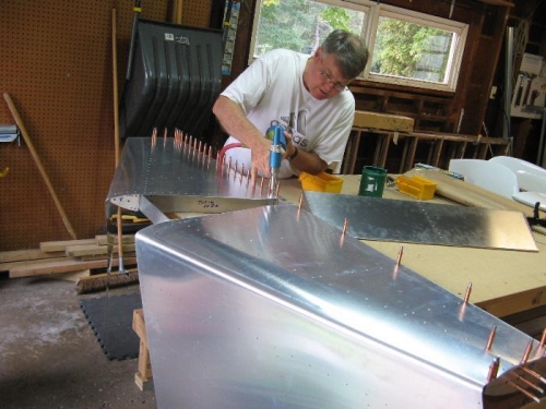 Riveting piano hinges