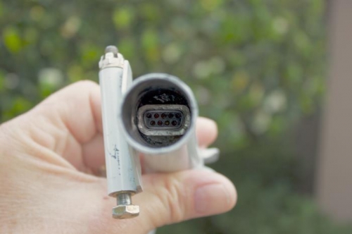 Stuff cures in 5 minutes and after 1 hour it is ready.