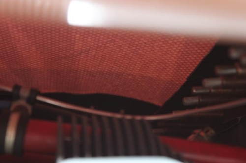 Poor photo of how seal will push up against top cowl to pressurize the chamber.