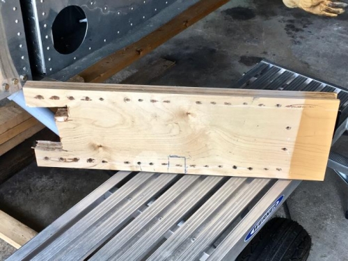 Pilot side half spar