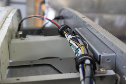 Adels and lacing chord hold the bundle perfectly.