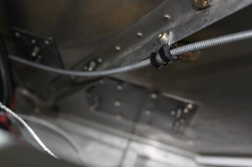 Heater cable heading down towards center heat door.