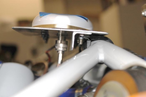 Forward row of antenna screws use nutplates in the angle for added stiffness. It's a real stable mount