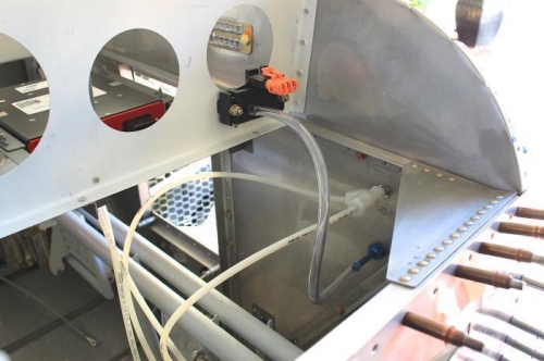 Manifold pressure module and temp hose attached to bulkhead fitting.