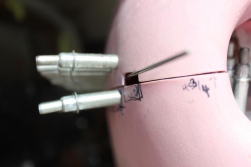 Notched access hole cut in top cowl for hinge pin.