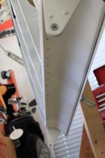 Right wing aileron gap seal