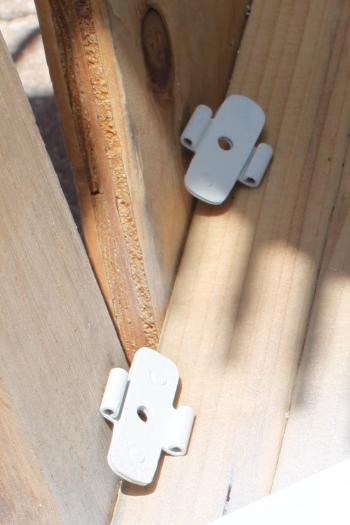 Hinge Pin halve retainers