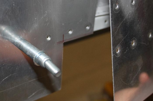 Top skin overlap cutout