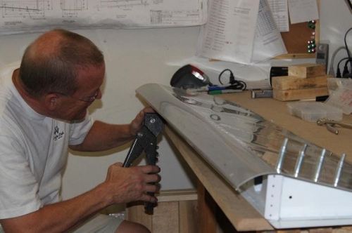 Popriveting spar to ribs