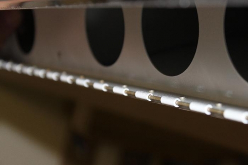 Tedidous by easy riveting on the hinge using AN426AD3-4 rivets