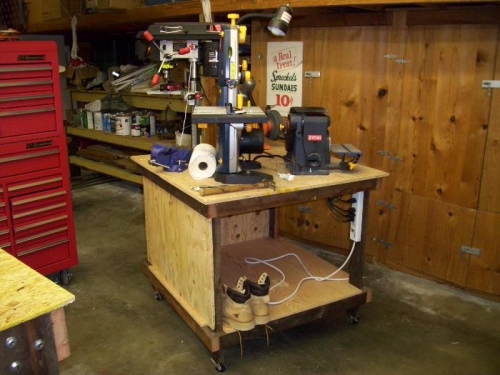 Rollaway power tool bench