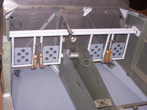 Rudder pedals mounted without the center bearing block