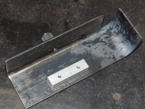 Alumkinum block and thumbscrew hold to vise jaw