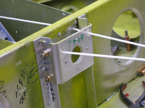 Crossed cables enters front bearing