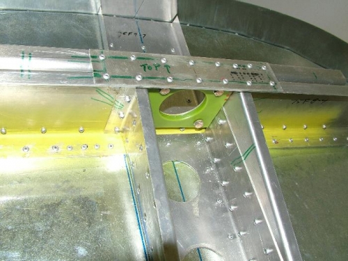 The upper nose strut bearing