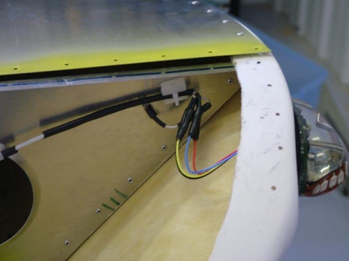 Wing tip lighting wiring