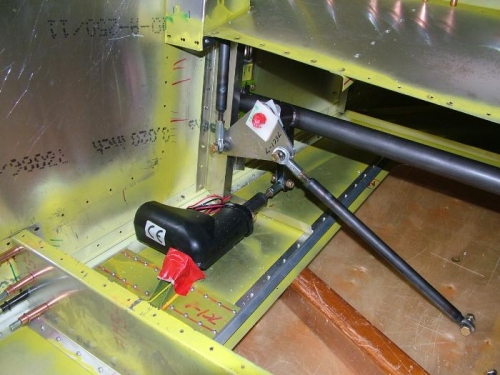 The flap motor and flaperon link