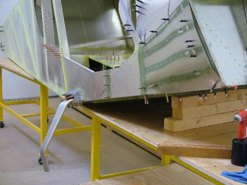 Main gear strut installed