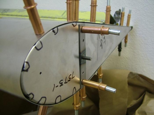 The elevator hinge pin