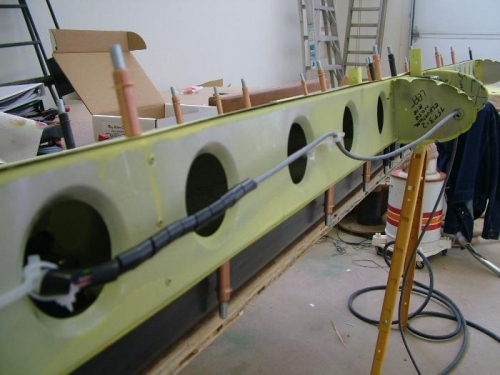 Showing cable run from servo