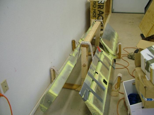 A stand to safely hold the tail