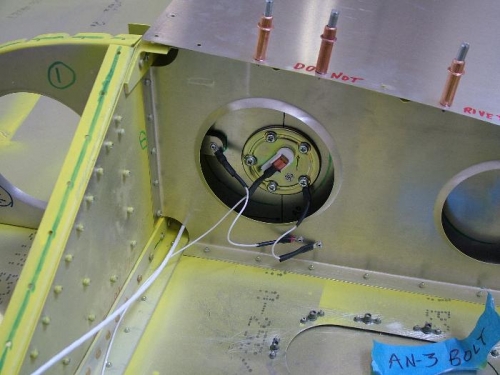 Detail fuel sender, wires