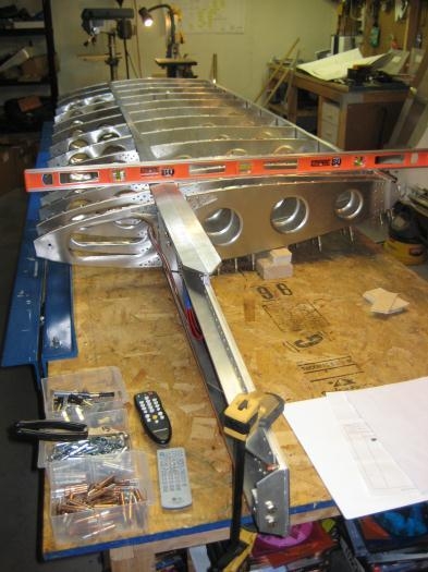 Leveling root end  (note clamp at front-center, holding down spar)