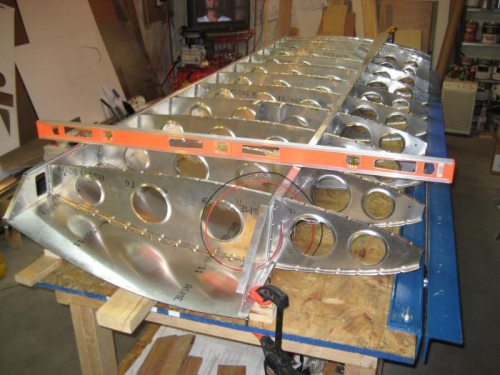 Leveling tip end (note clamp at front-center, holding down spar)