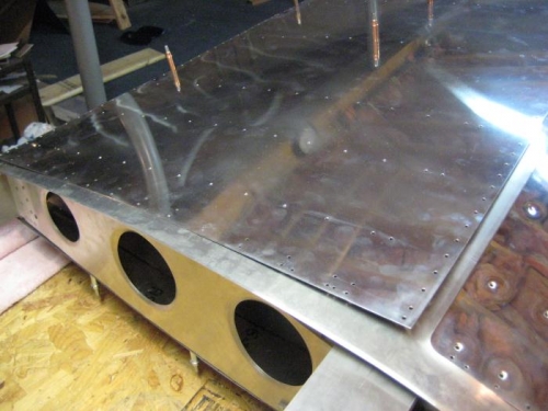 Wing walk placed under aft upper wing skin