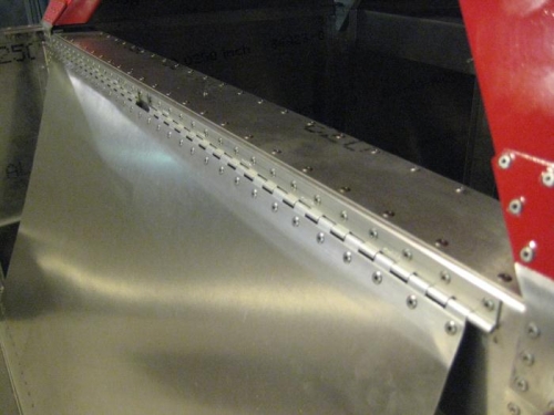 Hinge holding top of seat pan to aircraft structure