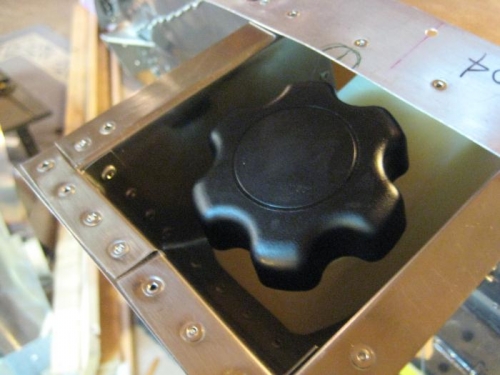 New style cap is a screw-on! I like it!