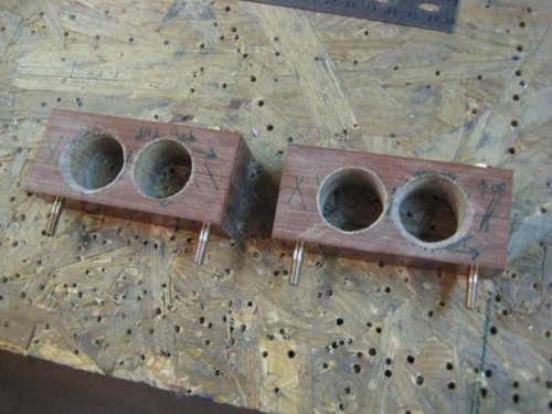 2 sets of support blocks