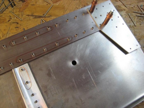 See Dtl B on F01 for these extra rivets (tail dragger only)