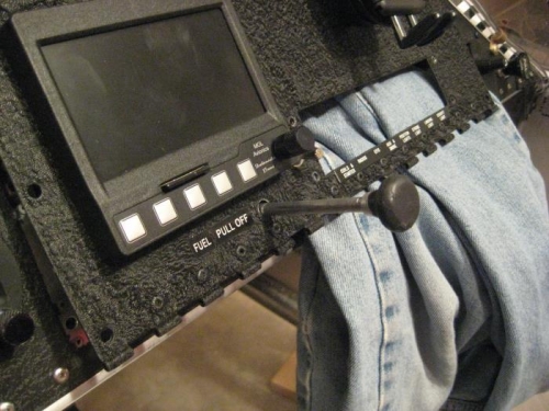 Fuel valve: push for fuel flow.