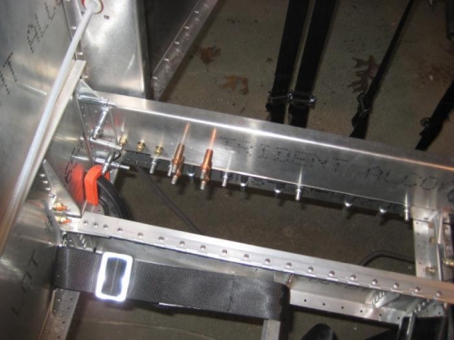 Rear spar carry through on the left, rear