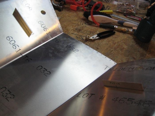 Fuel tank stop angles