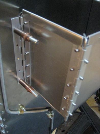 Closeup of the hinged corners.