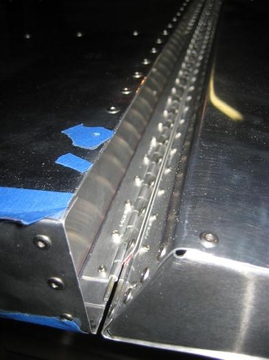 Gap showing hinge connection (hinge pin not all the way in, so I can pull it out later