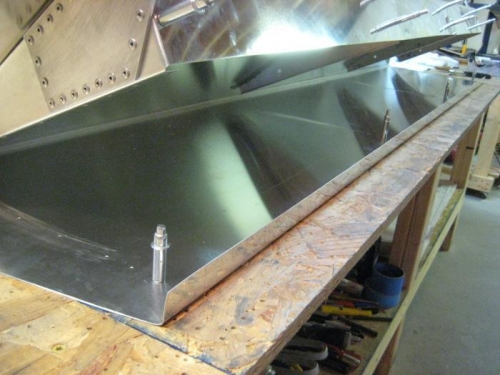 Skin cleco'd to the work top prior to setting hinge