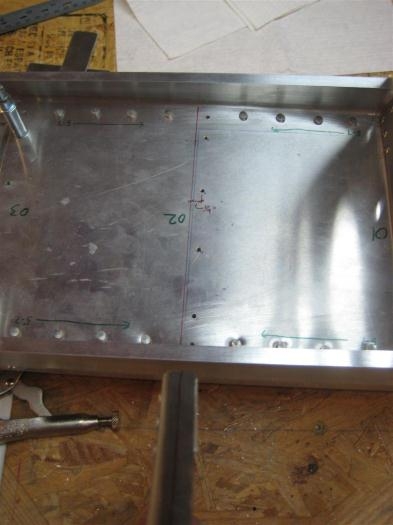 Red line on spar to align with LEFT outside face of rib