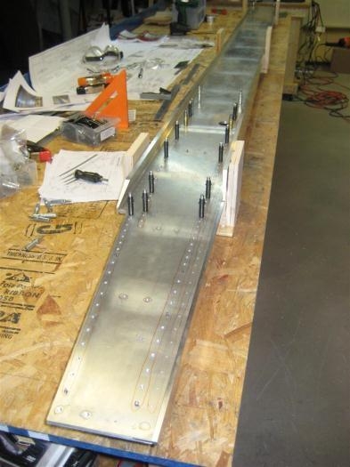 Spar laid out in 3 jigs