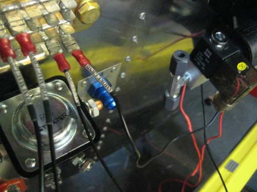 Ground (black) and power wires to smoke oil pump