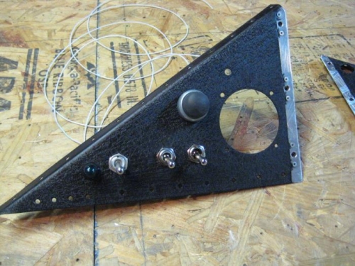 Left panel with smoke light, smoke switch, master, mags & starter.