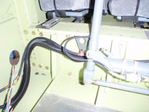 Bracket for supporting the fixed side of the wire harness