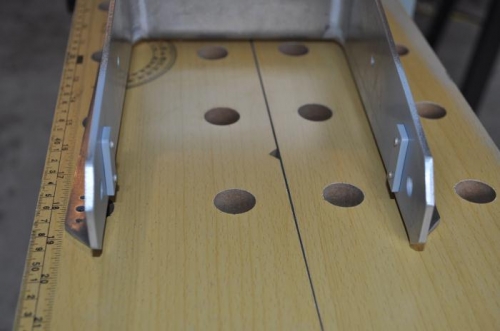Nose fork with anti-rotation plates