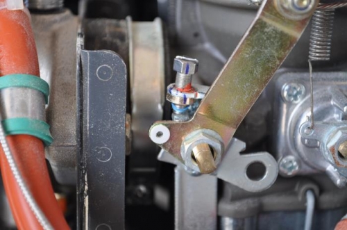 Idle speed adjustment screw
